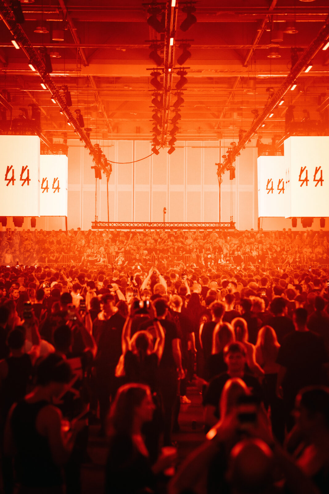 Volle Halle bei 44 x stutyard
